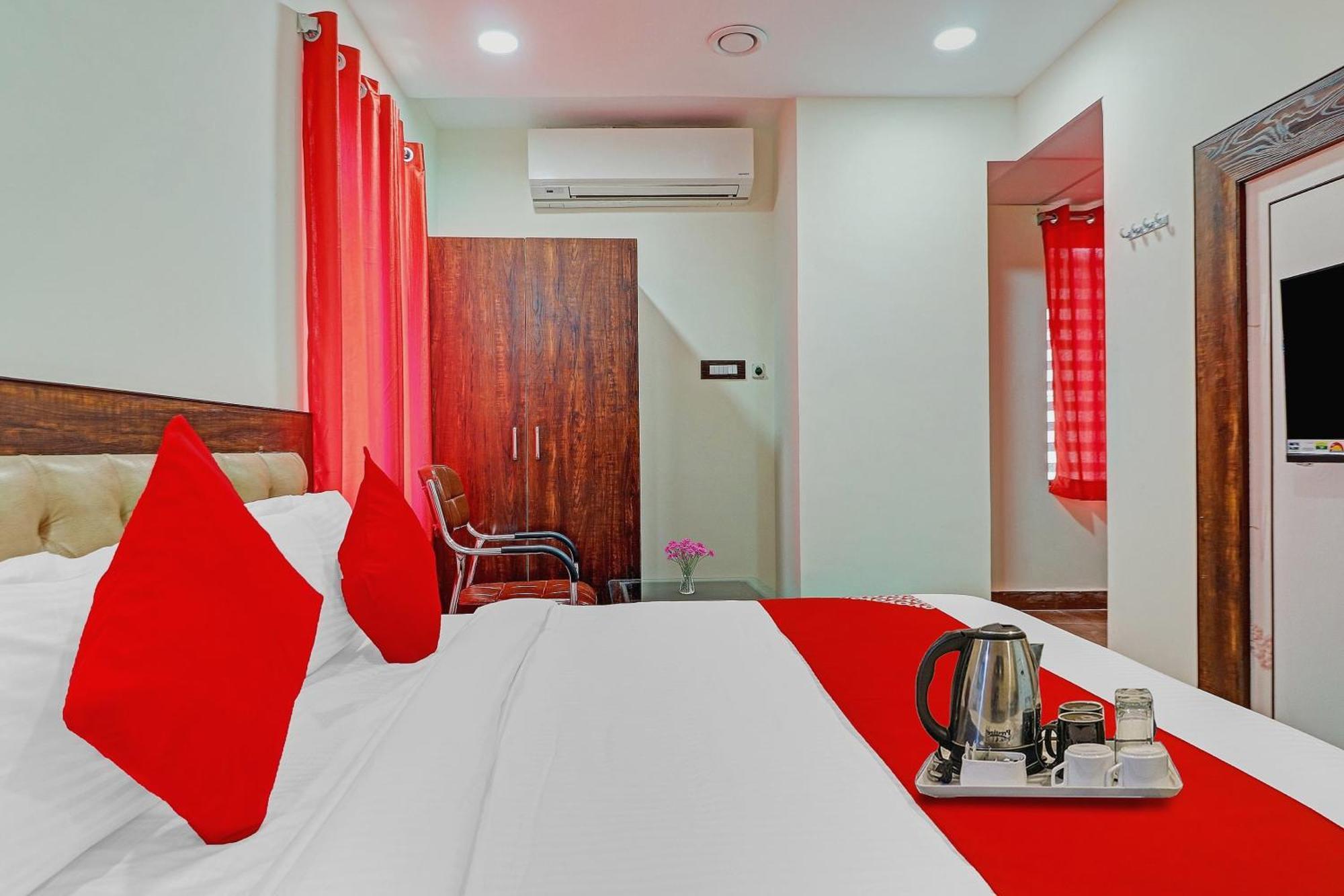 Heavens Inn Near Rasoolpura Metro Station Hyderabad Exterior foto