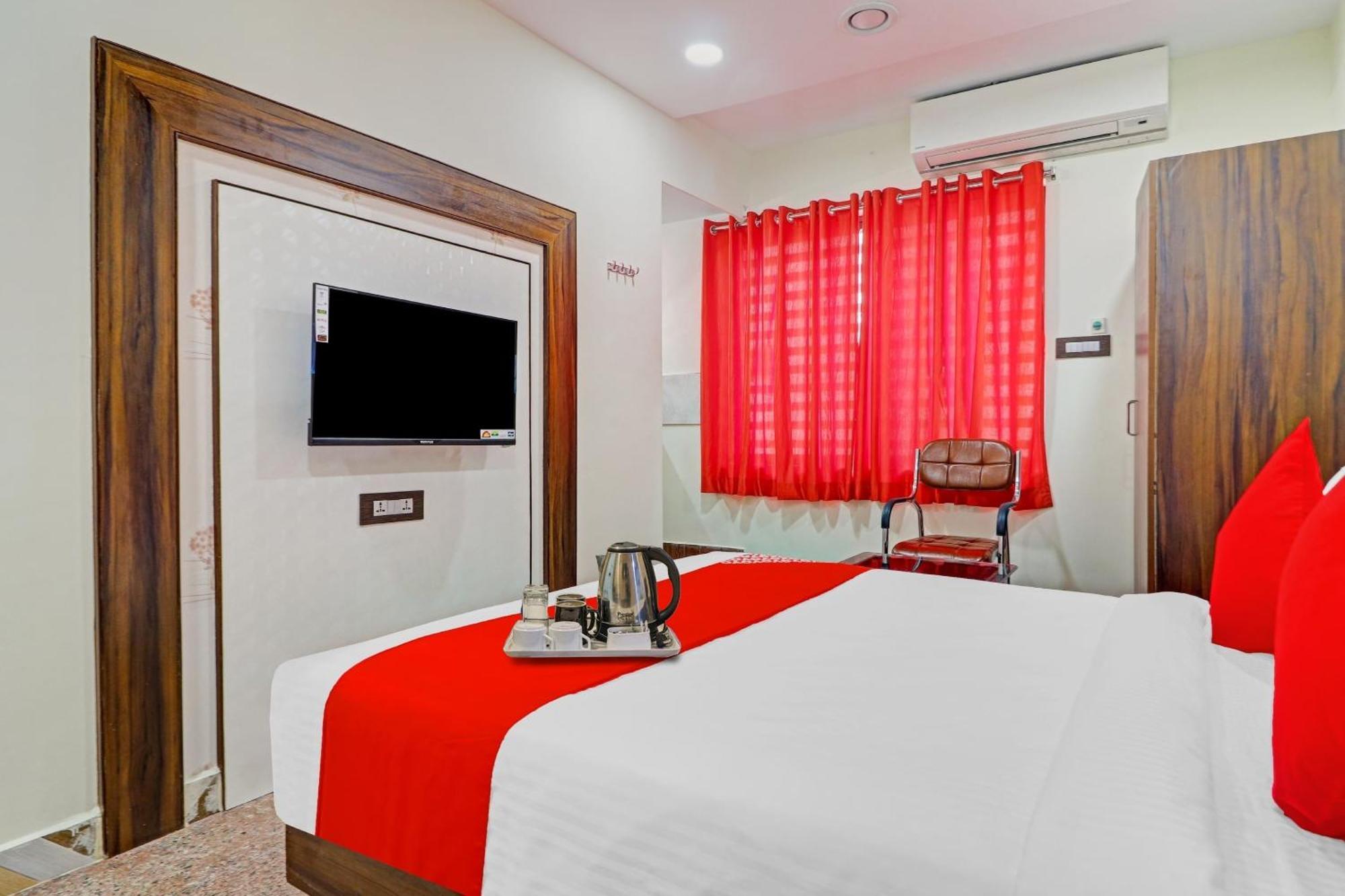Heavens Inn Near Rasoolpura Metro Station Hyderabad Exterior foto